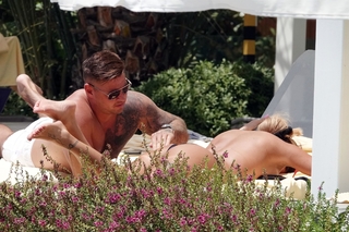 Katie Price feet photo thumbnail
