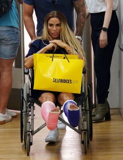 Katie Price feet photo thumbnail