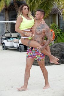 Katie Price feet photo thumbnail