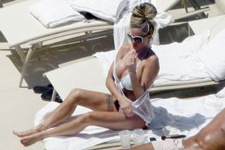 Katie Price feet photo thumbnail