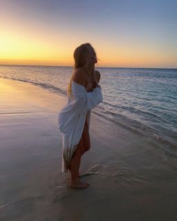 Katie Sigmond feet photo thumbnail