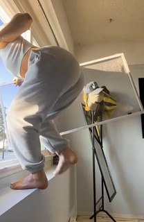 Katie Sigmond feet photo thumbnail