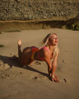 Katie Sigmond feet photo thumbnail