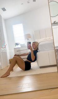Katie Sigmond feet photo thumbnail