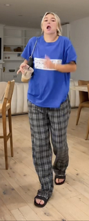 Katie Sigmond feet photo thumbnail