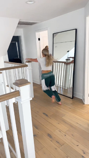 Katie Sigmond feet photo thumbnail