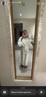 Katie Sigmond feet photo thumbnail