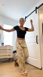 Katie Sigmond feet photo thumbnail