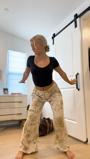 Katie Sigmond feet photo thumbnail