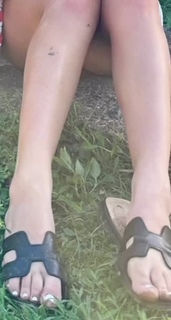Katie Sigmond feet photo thumbnail
