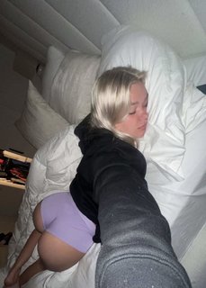 Katie Sigmond feet photo thumbnail