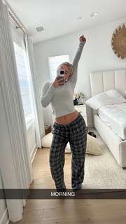Katie Sigmond feet photo thumbnail