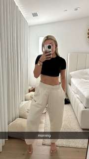 Katie Sigmond feet photo thumbnail