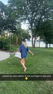 Katie Sigmond feet photo thumbnail