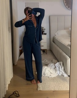 Katie Sigmond feet photo thumbnail