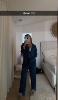 Katie Sigmond feet photo thumbnail