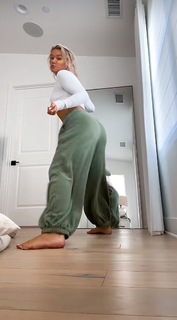 Katie Sigmond feet photo thumbnail