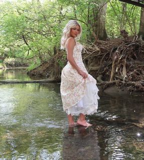 Katie Sigmond feet photo thumbnail