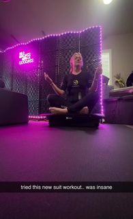 Katie Sigmond feet photo thumbnail