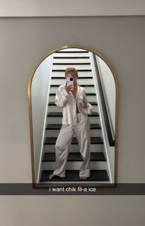 Katie Sigmond feet photo thumbnail