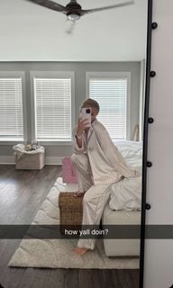 Katie Sigmond feet photo thumbnail