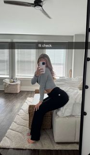 Katie Sigmond feet photo thumbnail