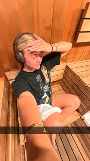 Katie Sigmond feet photo 7
