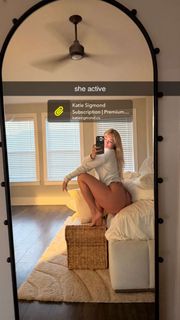 Katie Sigmond feet photo 5