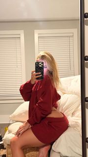 Katie Sigmond feet photo 10