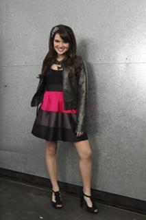 Katie Stevens feet photo thumbnail