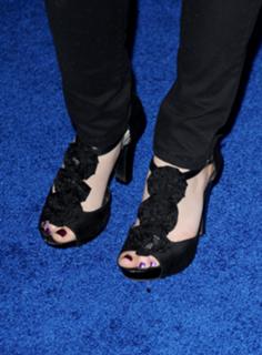Katie Stevens feet photo thumbnail