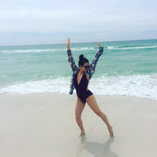 Katie Stevens feet photo thumbnail