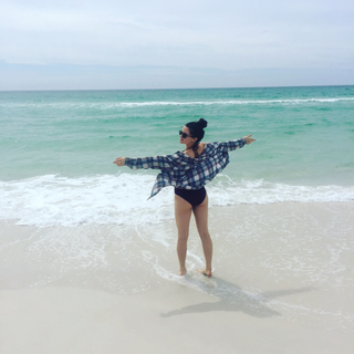 Katie Stevens feet photo thumbnail