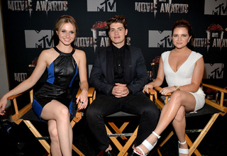 Katie Stevens feet photo thumbnail