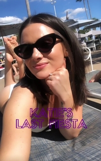 Katie Stevens feet photo thumbnail