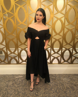 Katie Stevens feet photo thumbnail