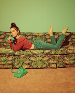 Katie Stevens feet photo thumbnail