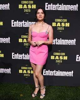Katie Stevens feet photo thumbnail