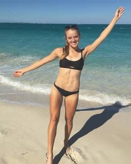Katie Swan feet photo 8