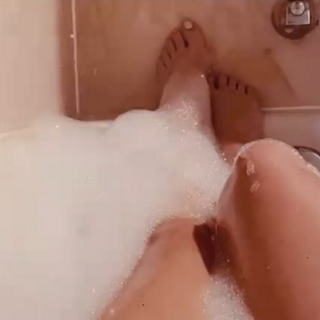 Katie Thurston feet photo 2