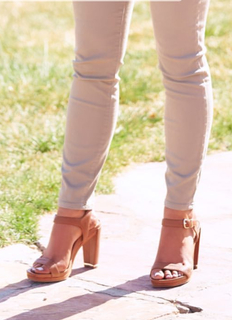 Katie Thurston feet photo 15