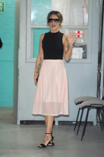Katie Waissel feet photo 13