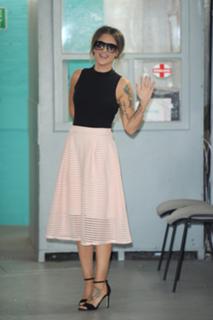 Katie Waissel feet photo 12