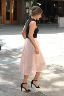 Katie Waissel feet photo 10