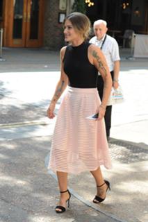 Katie Waissel feet photo 9