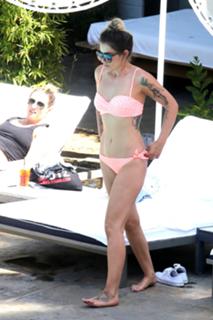 Katie Waissel feet photo 3