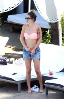 Katie Waissel feet photo 2