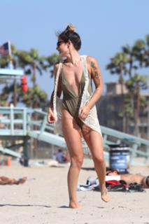 Katie Waissel feet photo 16