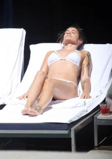 Katie Waissel feet photo 7