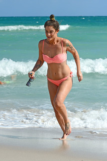 Katie Waissel feet photo 10